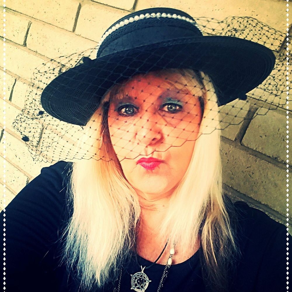 Meet your Posher, Debe